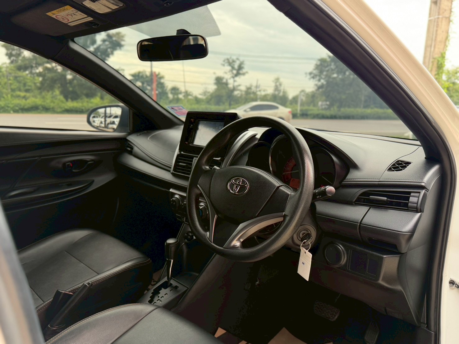 2015 TOYOTA Yaris 1.2 J รูปที่ 6