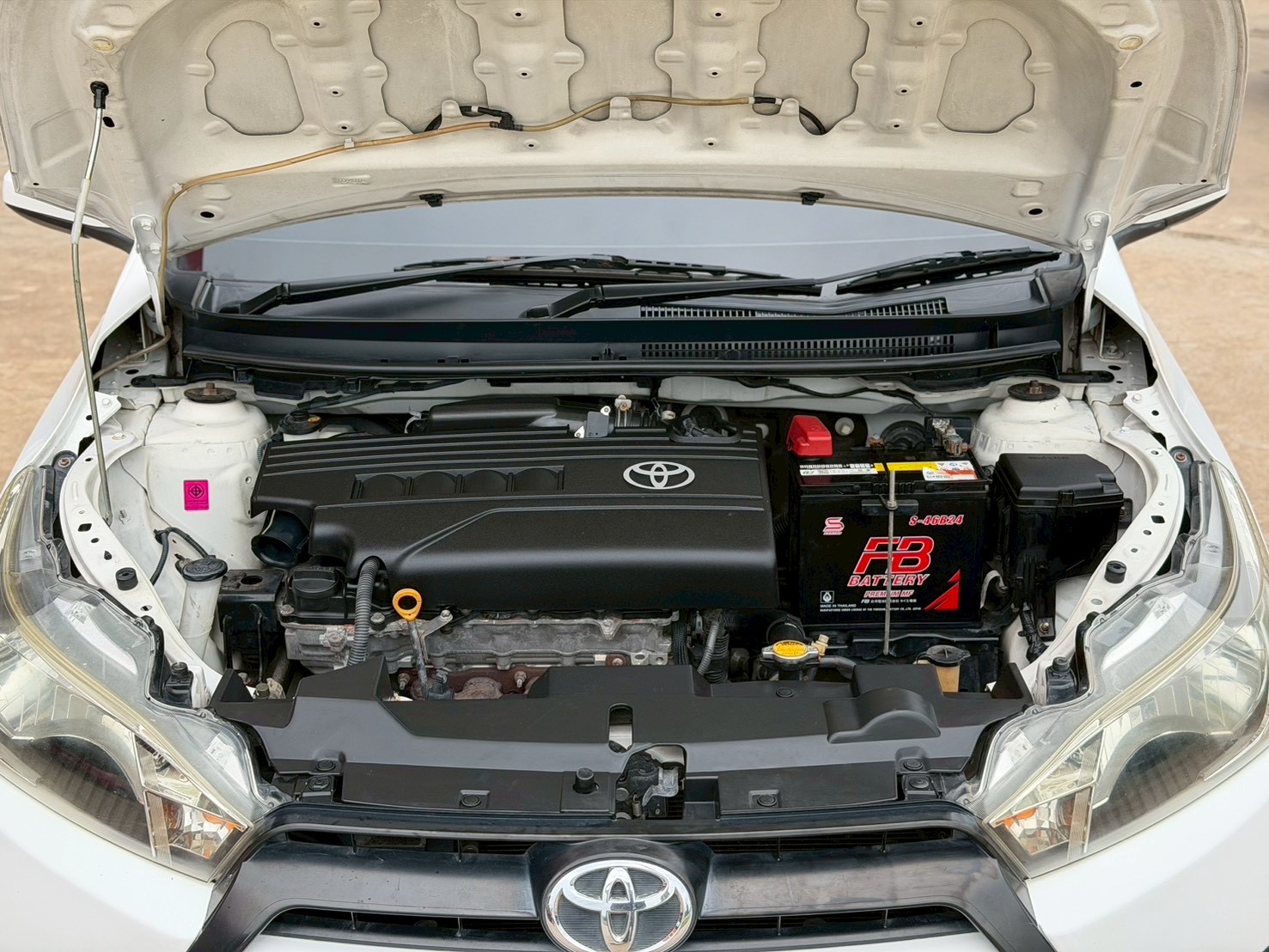 2015 TOYOTA Yaris 1.2 J รูปที่ 2